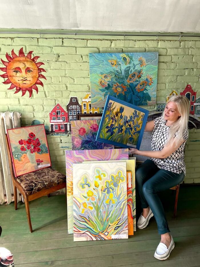 Here's What Artists Paint In The Front-Line Zone