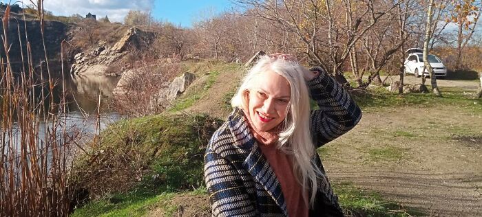 Here's What Artists Paint In The Front-Line Zone