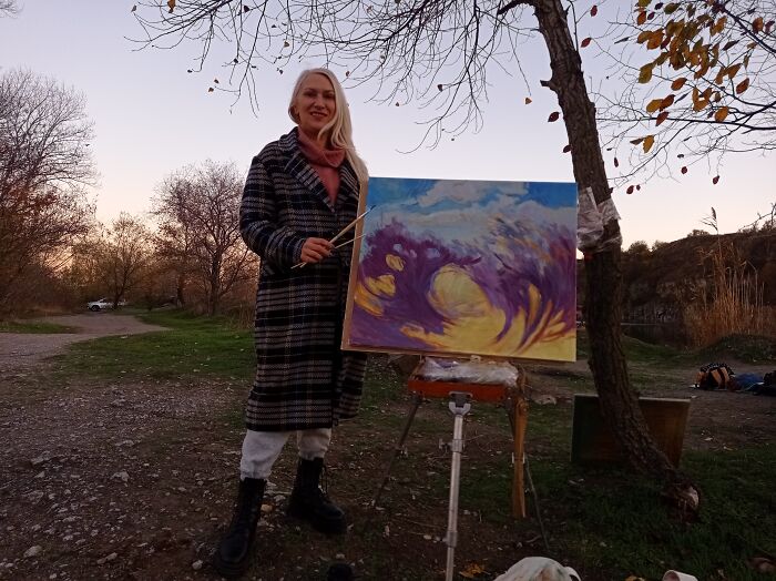 Here's What Artists Paint In The Front-Line Zone