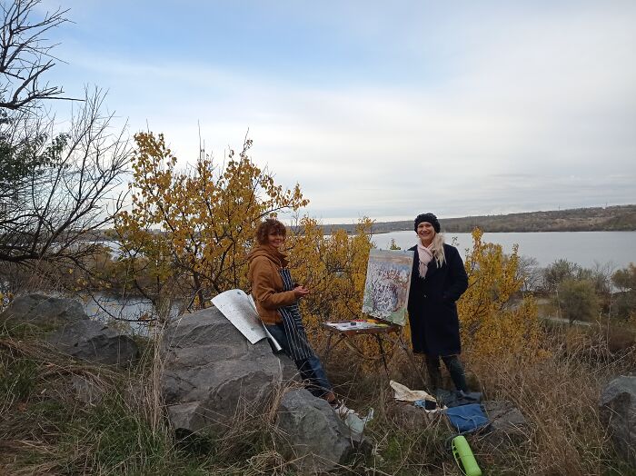 Here's What Artists Paint In The Front-Line Zone