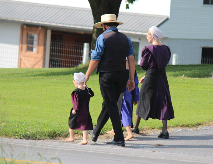 “People Used Newspapers”: Ex-Amish Who Escaped At 19 Exposes Community’s Toilet Paper Ban “People Used Newspapers”: Ex-Amish Who Escaped At 19 Exposes Community’s Toilet Paper Ban