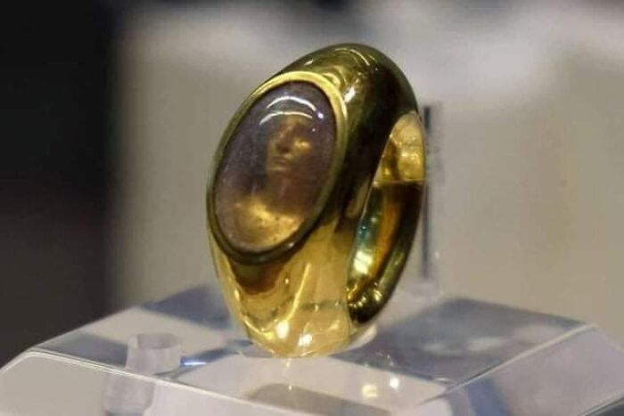 Directly From Ancient Rome, Carvilio's Ring: The Excruciating Pain Of A Roman Mother For The Death Of Her Son