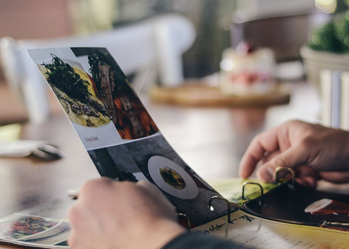 29 Restaurant Red Flags That Mean You Should Probably Not Eat There