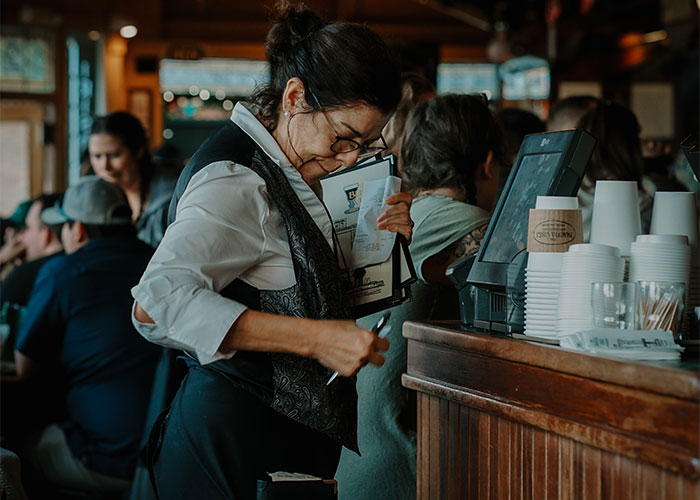 29 Restaurant Red Flags That Mean You Should Probably Not Eat There