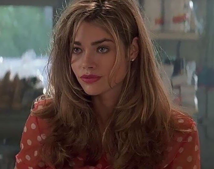 “Makes Me Physically Cringe”: 30 People List Beauty Standards That Need To Retire