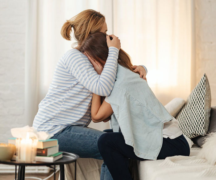 &ldquo;She Was Ugly Crying&rdquo;: Woman Wants To Get Her $4,500 Wedding Gift Back After Friend&rsquo;s Breakup