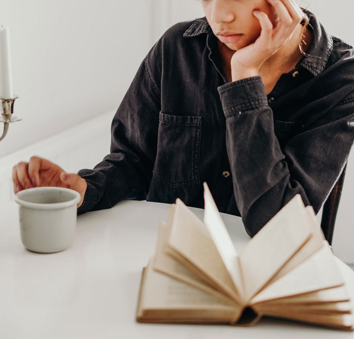 &ldquo;She Was Ugly Crying&rdquo;: Woman Wants To Get Her $4,500 Wedding Gift Back After Friend&rsquo;s Breakup