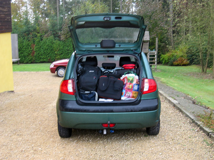 Parents Get Mad About Living In Daughter&rsquo;s Totally Converted Garage, She Suggests The Nursing Home