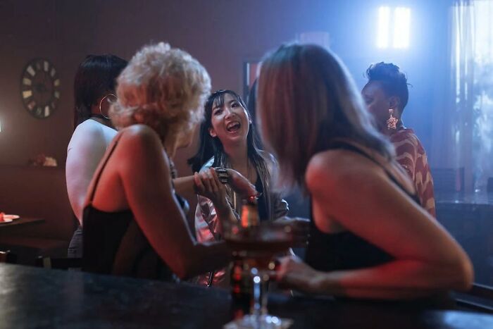 30 People Share The Heartbreaking Moment They Realized Their “Friend” Was Fake