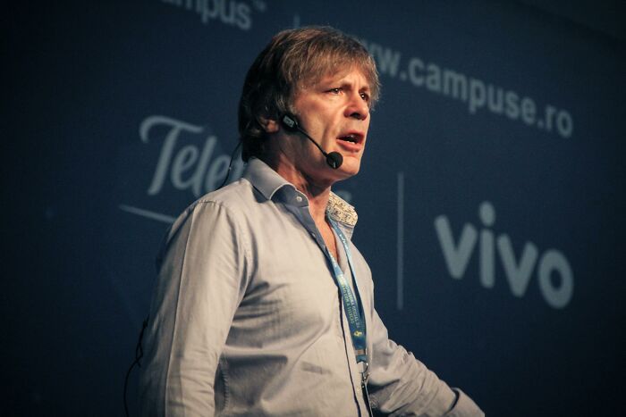 30 Celebrity “Side Skills” That Could Make Them Famous In Those Specific Areas, Too