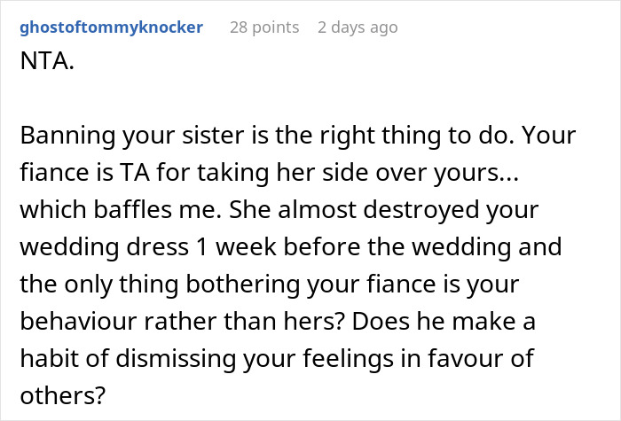 Woman Catches Jealous Sister About To Cut Her Wedding Dress, Bans Her From The Wedding Woman Catches Jealous Sister About To Cut Her Wedding Dress, Bans Her From The Wedding