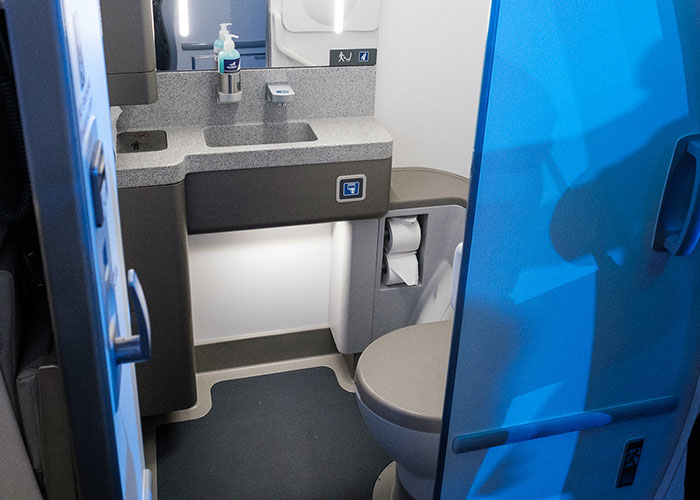 30 People Who Work In The Aviation Industry Share The Craziest Things They Have Seen