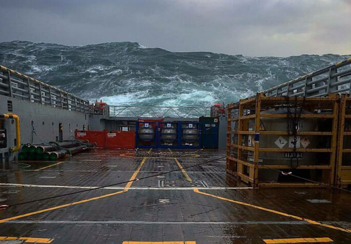 35 ‘Horror Stories’ From People Who Have Seen Things In The Ocean They Wish They Could Forget