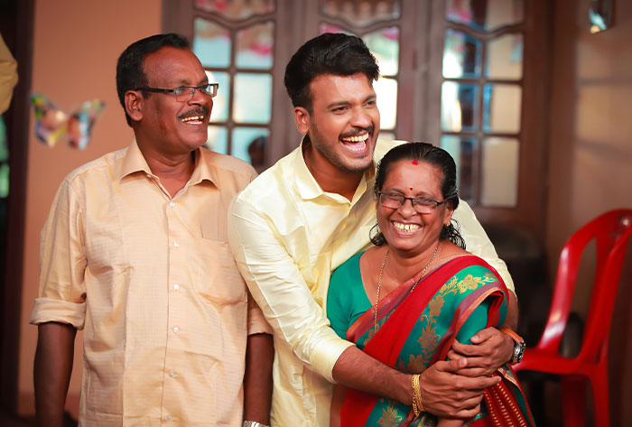 Daughter Is Done With Father Hanging Up The Phone, Lets His Electricity Be Cut Off As Revenge Daughter Is Done With Father Hanging Up The Phone, Lets His Electricity Be Cut Off As Revenge