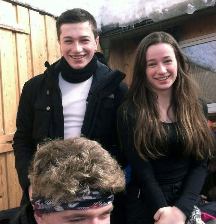 Una chica de mi clase y yo. Cuanto más miro la foto, más rara se hace