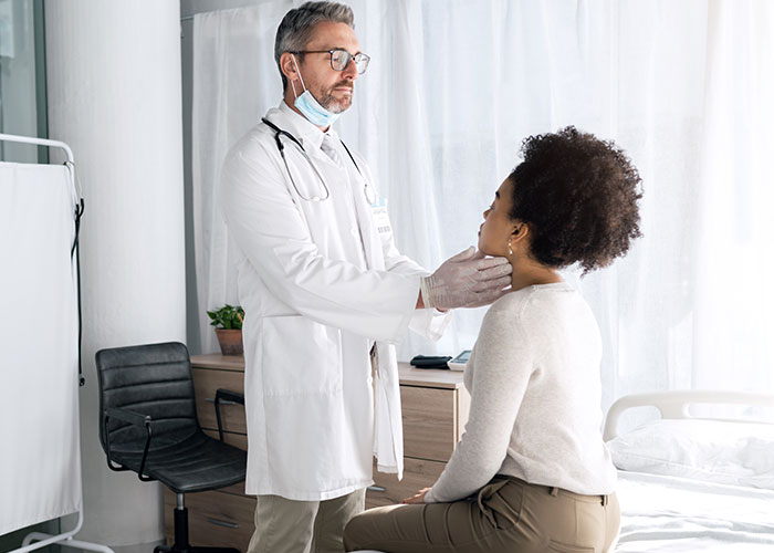 Woman Gets Ignored By The ER Doc For Hours, Gets Another Doc To Check Her Out And He's Furious