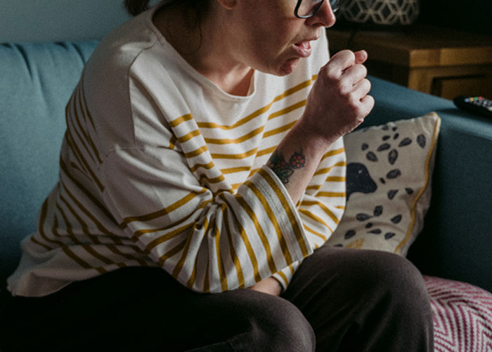 Woman Gets Ignored By The ER Doc For Hours, Gets Another Doc To Check Her Out And He's Furious