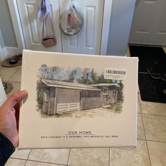 Custom Watercolor House Portrait: For capturing heartwarming memories of your beloved home, adding a personalized touch to any space and making the ideal housewarming or first home gift.