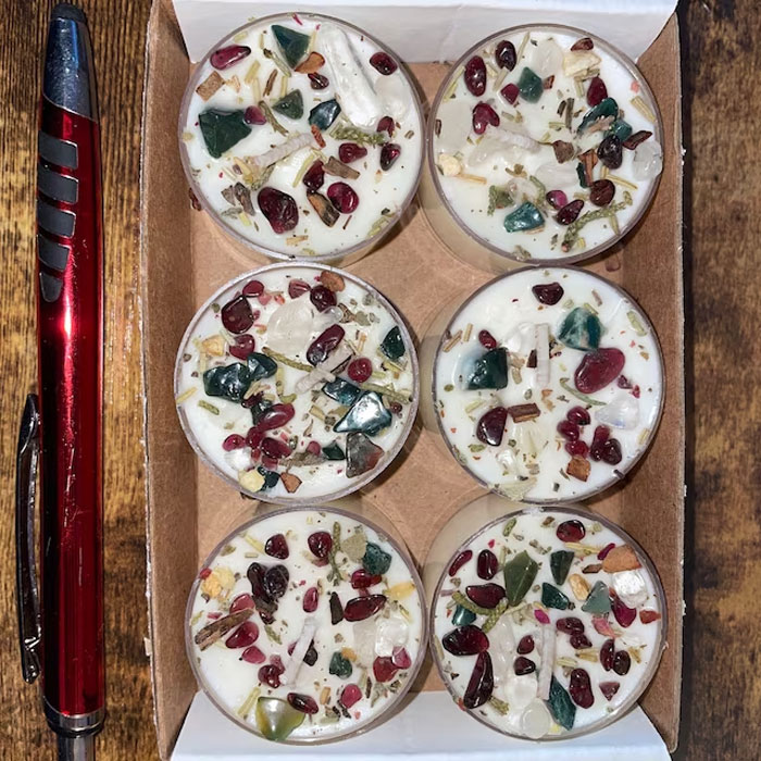 Christmas Morning Candles: Evoking feelings of love, positive energy, and celebration with its enchanting blend of festive scents.