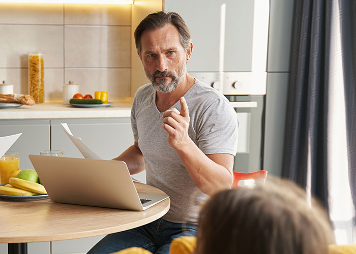 16-Year-Old Bullies A Kid For Being Poor, So Her Stepdad Takes Away All Her &ldquo;Luxuries&rdquo;