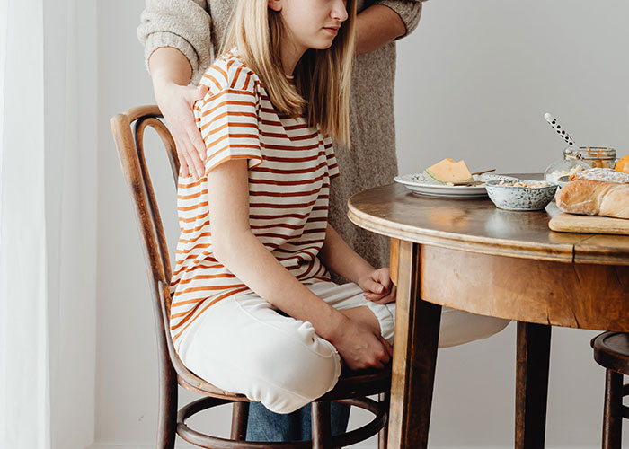 16-Year-Old Bullies A Kid For Being Poor, So Her Stepdad Takes Away All Her &ldquo;Luxuries&rdquo;