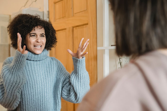 Person Has Enough Of Annoying Neighbor Reporting Them For Every Little Thing, Gets Petty Revenge Person Has Enough Of Annoying Neighbor Reporting Them For Every Little Thing, Gets Petty Revenge