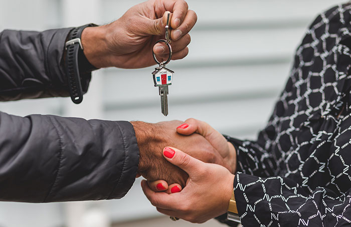 Person Has Enough Of Annoying Neighbor Reporting Them For Every Little Thing, Gets Petty Revenge Person Has Enough Of Annoying Neighbor Reporting Them For Every Little Thing, Gets Petty Revenge