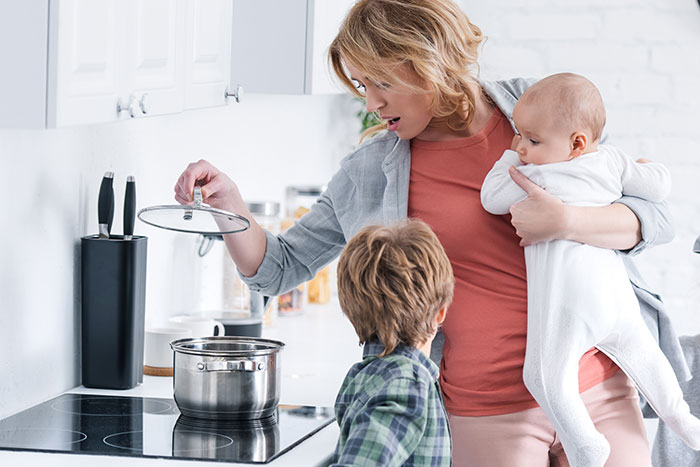 &ldquo;I Could Hear His Tummy Grumble&rdquo;: Mom Asks If She&rsquo;s A Jerk For Sending Kids To Bed Hungry