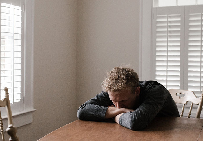 &ldquo;I've Felt Sick&rdquo;: Guy Asks For Advice After Discovering His GF Had A Family And Kept It Secret