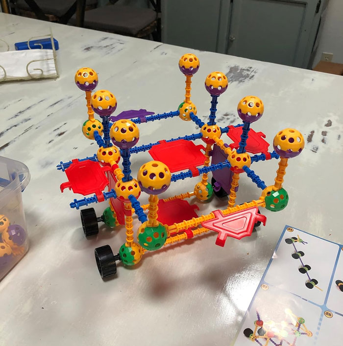 Educational Building Blocks Kit: A safe and fun learning toy that enhances their problem-solving abilities and comes with a book of 42 design ideas.