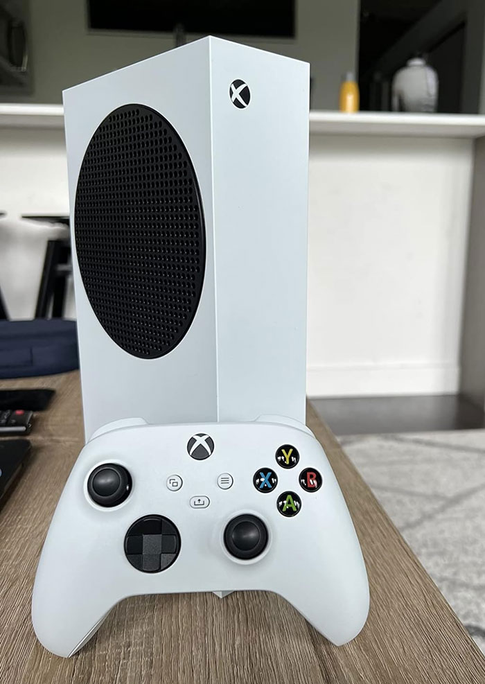  Xbox Series S : A Must-Have Digital Delight For All Generations That Brings Your Games And Movies To Life With Insane Speed, Realism, And Advanced 3D Spatial Sound. Trust Me, This Is "Game Over" For All Other Consoles!