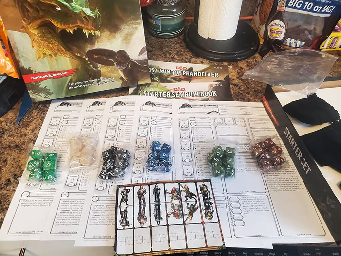  Dungeons And Dragons Starter Set : A Fantasy-Filled Experience That Will Hook Everyone From Rpg Beginners To Storytelling Veterans With Intricate Maps, Hero Figures, Customizable Characters, And So Much More.