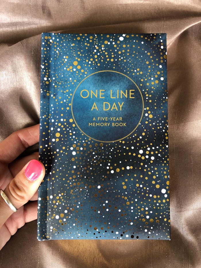  Celestial One Line A Day Diary : Guaranteed To Be A Treasured Keepsake, Perfect For Anyone Embarking On A New Chapter — Because Who Doesn't Want A Shimmering, Stylish Record Of Their Daily Journey?