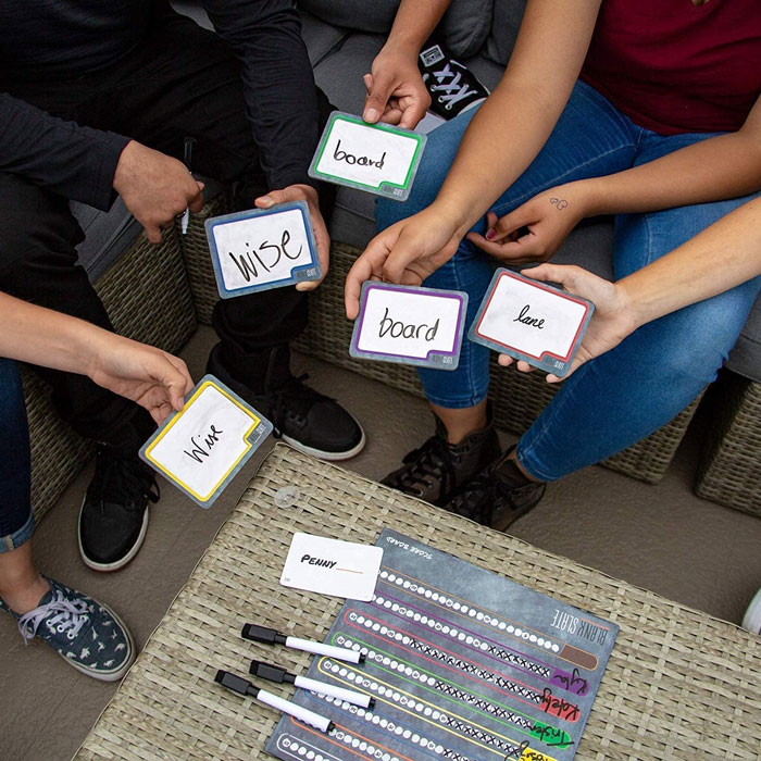  Blank Slat : The Addicting Prediction Game That Will Put Your Squad's Like-Mindedness To The Test! A Must-Have For Any Social Gathering Or To Kickstart Family Game Night, It's The Ultimate Gift To Share The Fun.