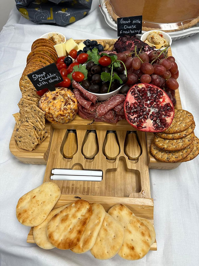  Charcuterie Boards Gift Set : Ideal For Anyone Who Loves Hosting Epic Parties Or Intimate Gatherings, And Wants To Add An Upscale Touch With A Versatile Serving Piece That's A Total Crowd-Pleaser.