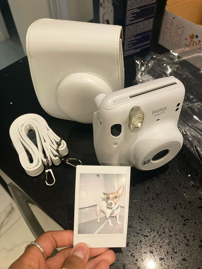  Fujifilm Instax Mini 11 Instant Camera : Perfect For The Trendy Selfie-Lover In Your Life, Adds A Fun Vintage Vibe To Any Moment With Its Cool Transparent Ring Lens, Automatic Exposure For Bright Shots, And Customizable Shutter Buttons.