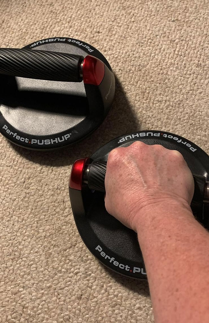  Anti-Slip Rotating Handles : That'll Give Your Fitness-Obsessed Friend The Ultimate Pushup Experience - Trust Me, They'll Thank You While Flexing Their Abs And Biceps!