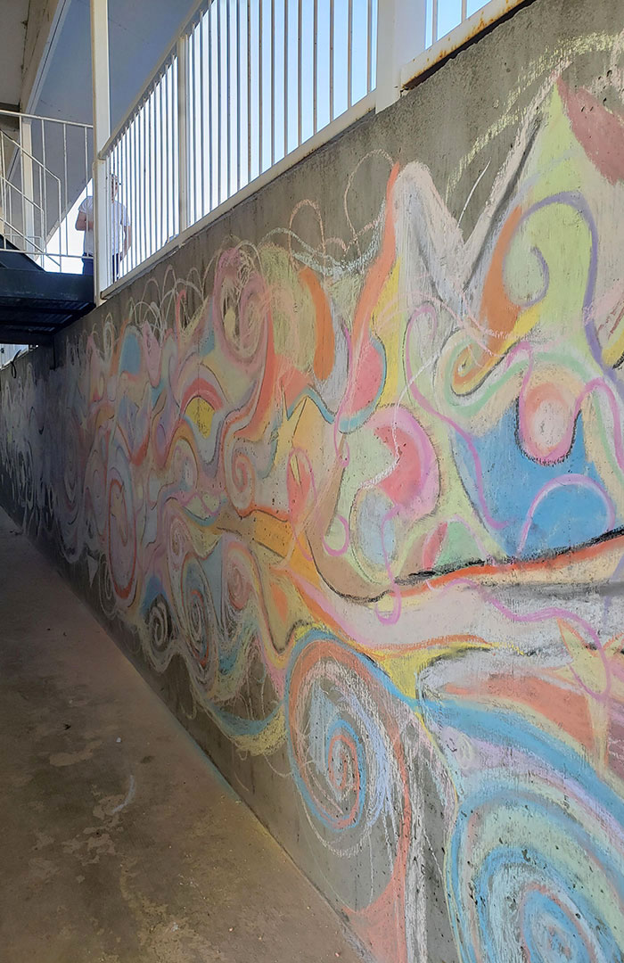 A Single Dad Just Moved In. He Chalked Up The Walls So His Daughter Had Something Better To See Than Just Grey Color