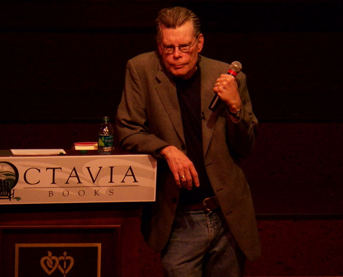 Someone Asks What's An Event In History That's So Ridiculous It Sounds Fake, And 35 People Deliver