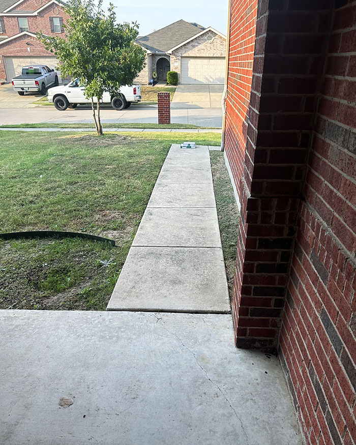 Pizza Delivery Guy Dropped The Pizzas At The End Of My Sidewalk. He Then Came Up, Rang The Doorbell, Walked Past Them Again And Was Back In His Car Driving Off Before I Answered The Door