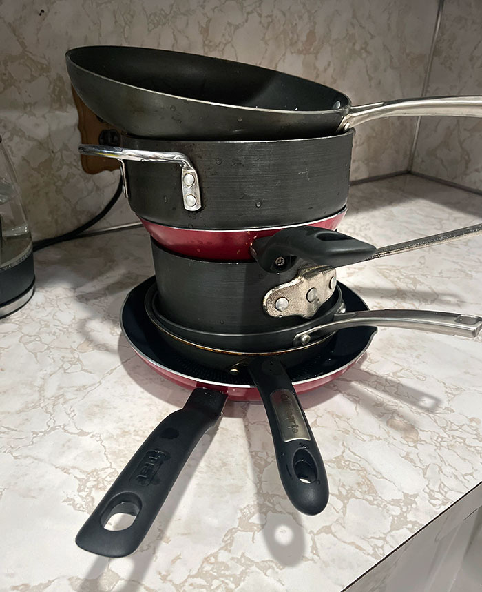 My Roommate Made Eggs In All These Pans. Instead Of Just Washing One Pan Everytime He Makes Eggs. Someone Save Me From This Nightmare