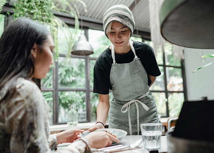 Karen Mistakes Woman For A Coffee Shop Employee, Gets Thrown Out After Harassing Her Karen Mistakes Woman For A Coffee Shop Employee, Gets Thrown Out After Harassing Her
