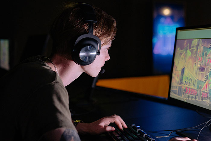 “That $700 Was The Last Straw”: 30 Men Reveal What Ended Their Friendship With A Guy Friend