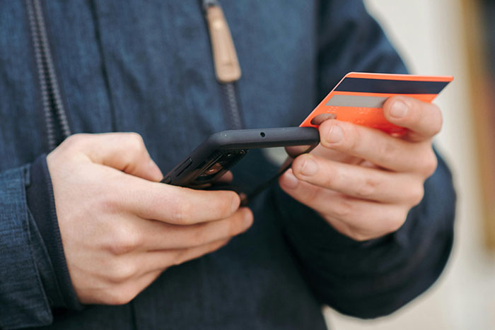 “That $700 Was The Last Straw”: 30 Men Reveal What Ended Their Friendship With A Guy Friend