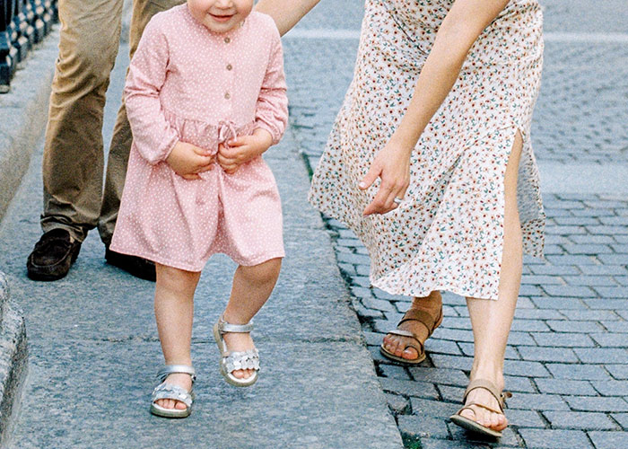 Millennial Mom Goes Viral For Publicly Asking Boomers Not To Talk To Children They Don&rsquo;t Know