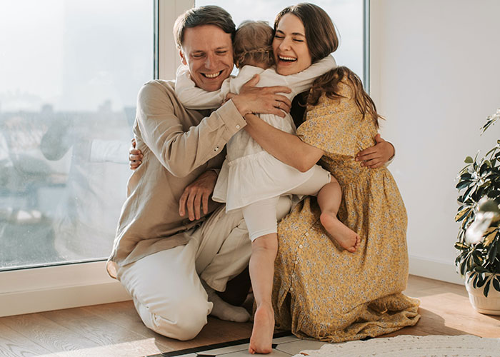 Millennial Mom Goes Viral For Publicly Asking Boomers Not To Talk To Children They Don&rsquo;t Know