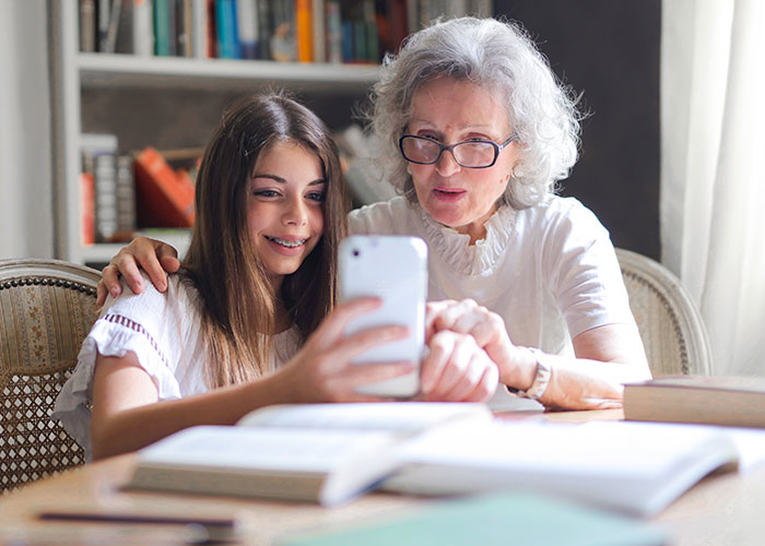 Millennial Mom Goes Viral For Publicly Asking Boomers Not To Talk To Children They Don&rsquo;t Know