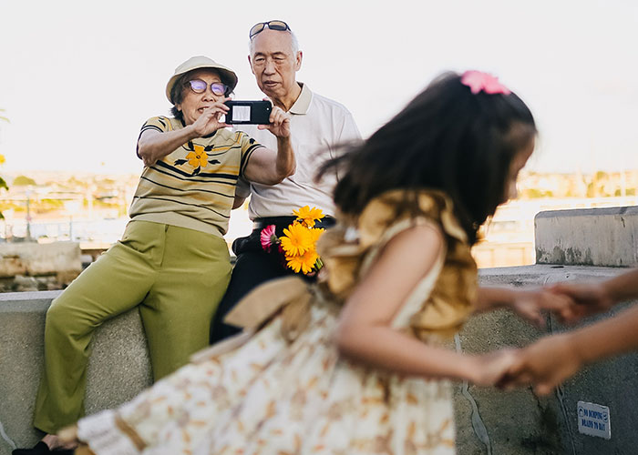 Millennial Mom Goes Viral For Publicly Asking Boomers Not To Talk To Children They Don&rsquo;t Know