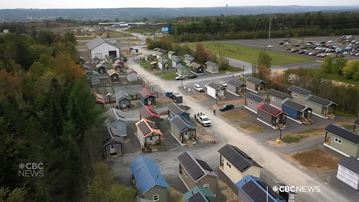 Millionaire Builds 99 “Tiny Homes” In Canada To Reduce Homelessness And “Empower” Residents Millionaire Builds 99 “Tiny Homes” In Canada To Reduce Homelessness And “Empower” Residents