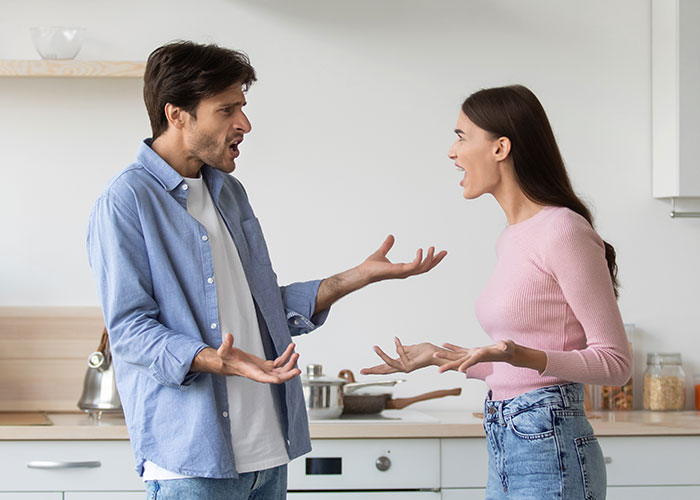 Guy Embarrassed GF Didn’t Clean Up For His Parents’ Visit, Gets A Reality Check Online Guy Embarrassed GF Didn’t Clean Up For His Parents’ Visit, Gets A Reality Check Online